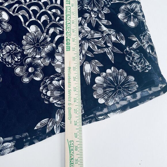 Est. 1946 Women's Short Sleeve Blouse Size 26W/28W Navy Blue Floral Overlay - Picture 16 of 16